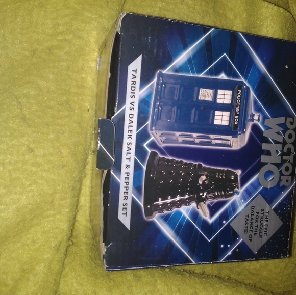 Dr. Who s&p shakers - Picture 3 of 6